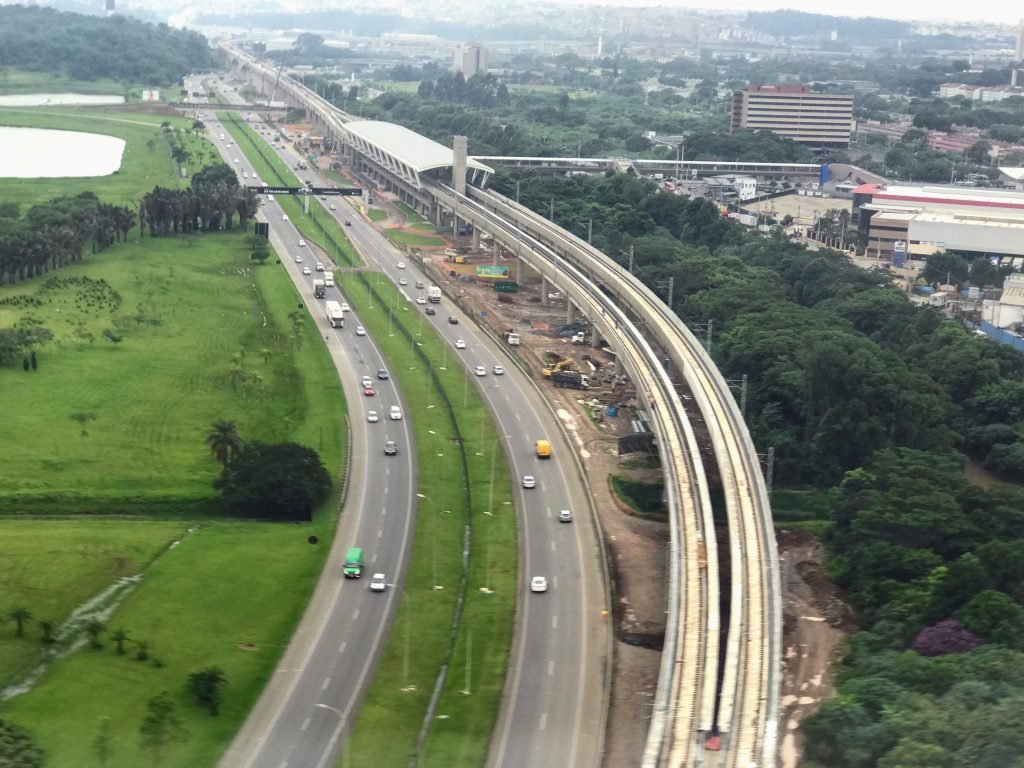 São Paulo registra queda de 20% na movimentação de veículos nos cinco principais sistemas rodoviários do Estado após início da fase emergencial