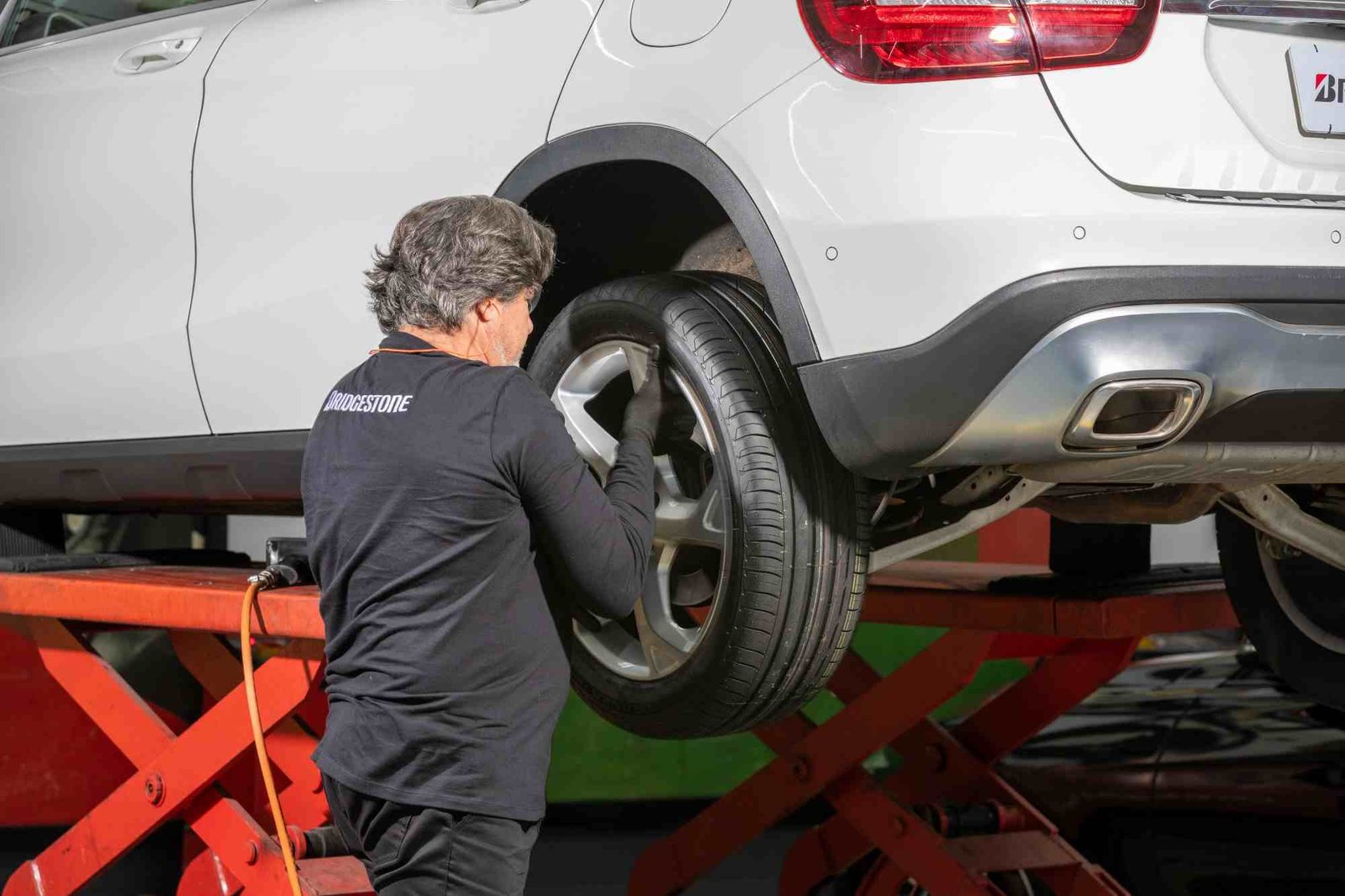 Como trocar pneus com segurança