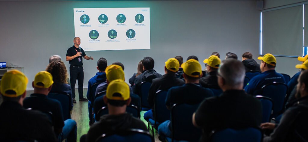 DENSO Promove Experiência Imersiva para Profissionais Automotivos com Visita à Fábrica e Encontro Exclusivo com Rubinho Barrichello