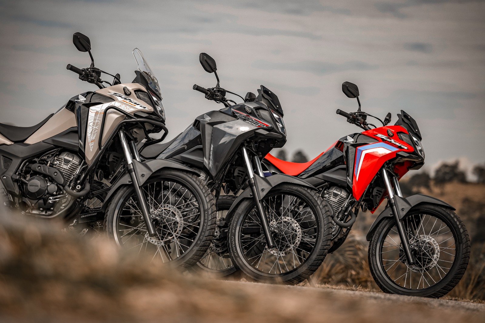 Honda XRE 300 Sahara 2026: novas cores e identidade marcante
