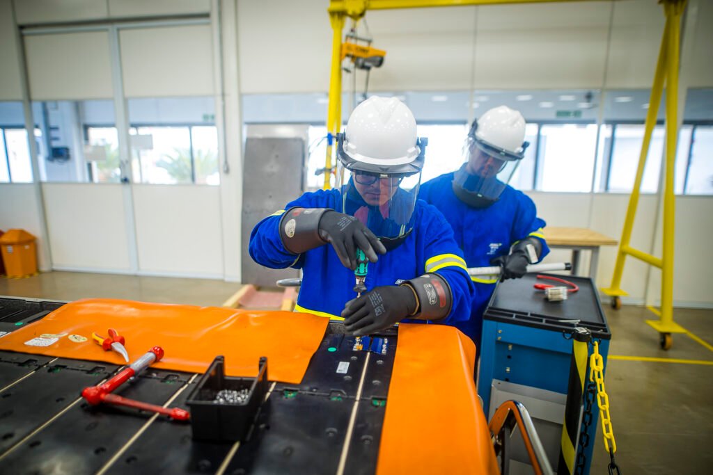 BorgWarner realiza reparo de veículos elétricos comerciais